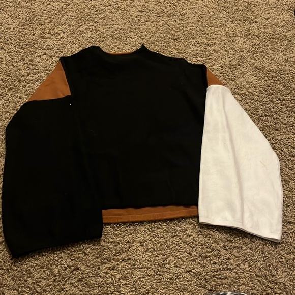 eight women’s shirts - Picture 7 of 9